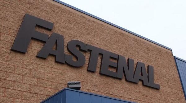 Fastenal mai baisse des ventes à près des niveaux de 2019 alors que la sécuri...