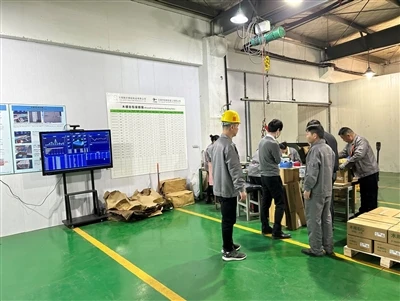 Des clients japonais viennent visiter notre entreprise